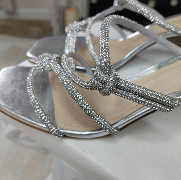 Schutz Women's Lauryn Cristal Metallic Sandal 9B - Picture 5 of 15